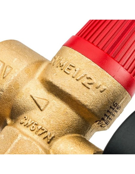 Клапан предохранительный Watts SVM 1/2"х3/4" 3 бар с манометром